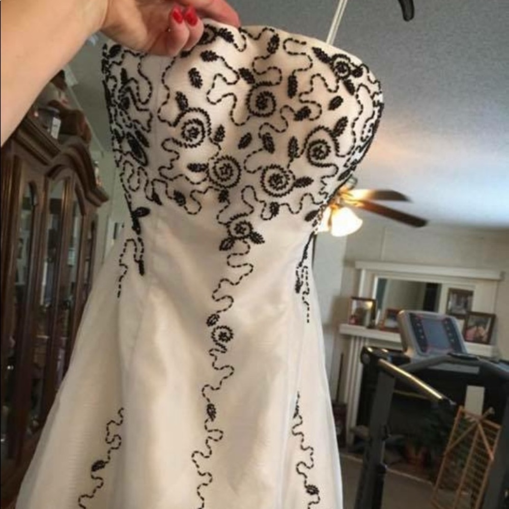Landmark size 8 prom pageant dress white & Black